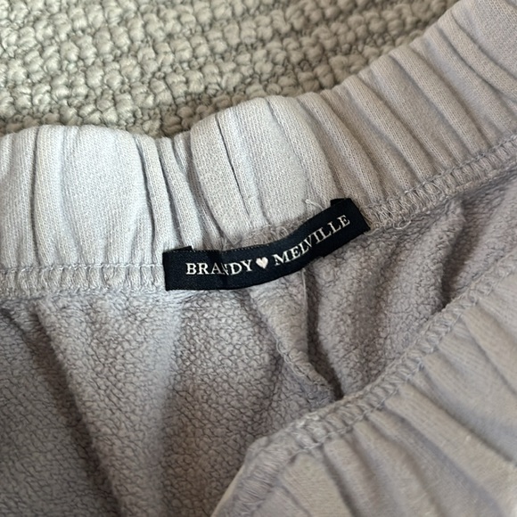 BRANDY MELVILLE 2 PAIRS OF SHORTS !!! - Picture 4 of 8
